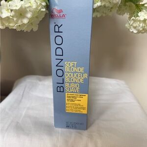 Wella Blondor Soft Blonde Lightener in Blue and Yellow